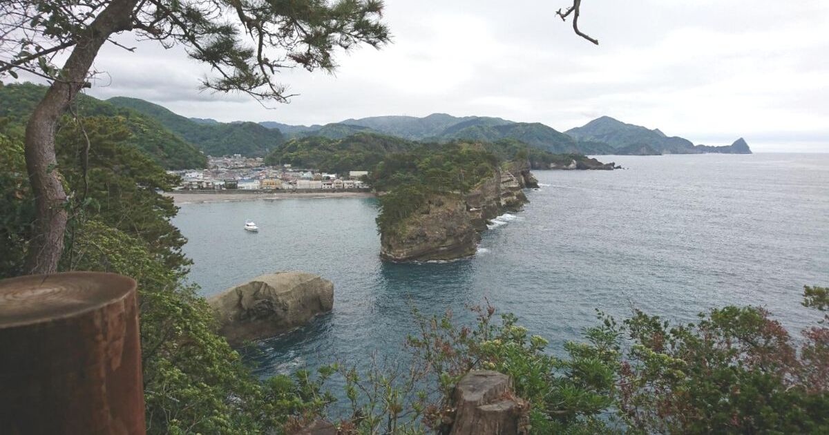 西伊豆町を代表する景勝地、堂ヶ島の海岸風景