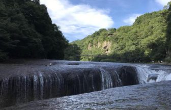 沼田市、日本の滝百選にも選ばれている吹割の滝
