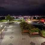 沼津市を走る新東名高速道路、駿河湾沼津サービスエリアの夜景