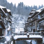 尾花沢市銀山新畑、雪景色とレトロな町並みが美しく広がる銀山温泉