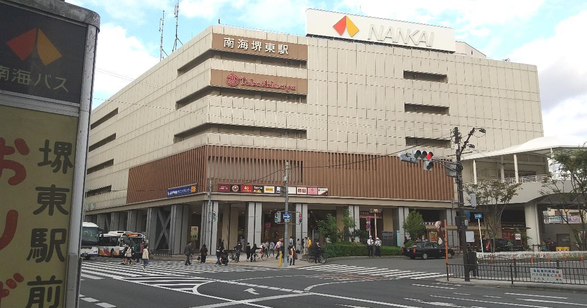 堺市堺区三国ヶ丘、南海高野線の堺東駅前の風景
