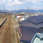 長万部町長万部、JR函館本線の長万部駅の線路と山並み風景