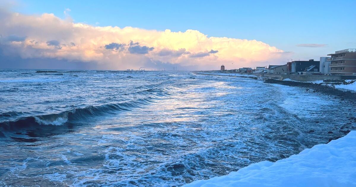 小樽市銭函、真冬の銭函の海風景