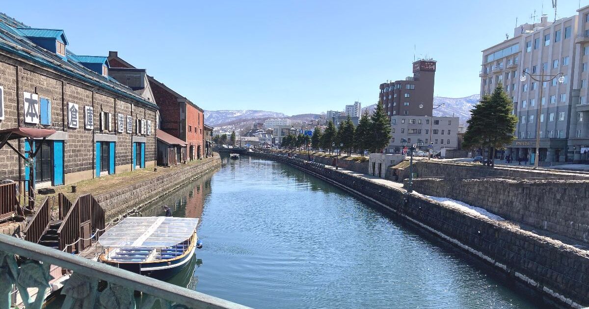 小樽市港町、歴史ある倉庫がノスタルジックな景観を生み出している小樽運河