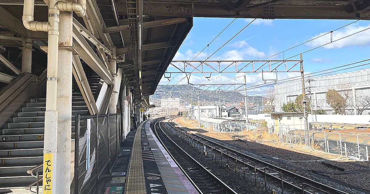大津市粟津町、JR東海道本線の石山駅の風景（1日あたりの乗降人員数19,236人／2020年）