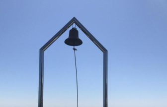 佐伯市、九州最東端の鶴御崎灯台にある幸せの鐘