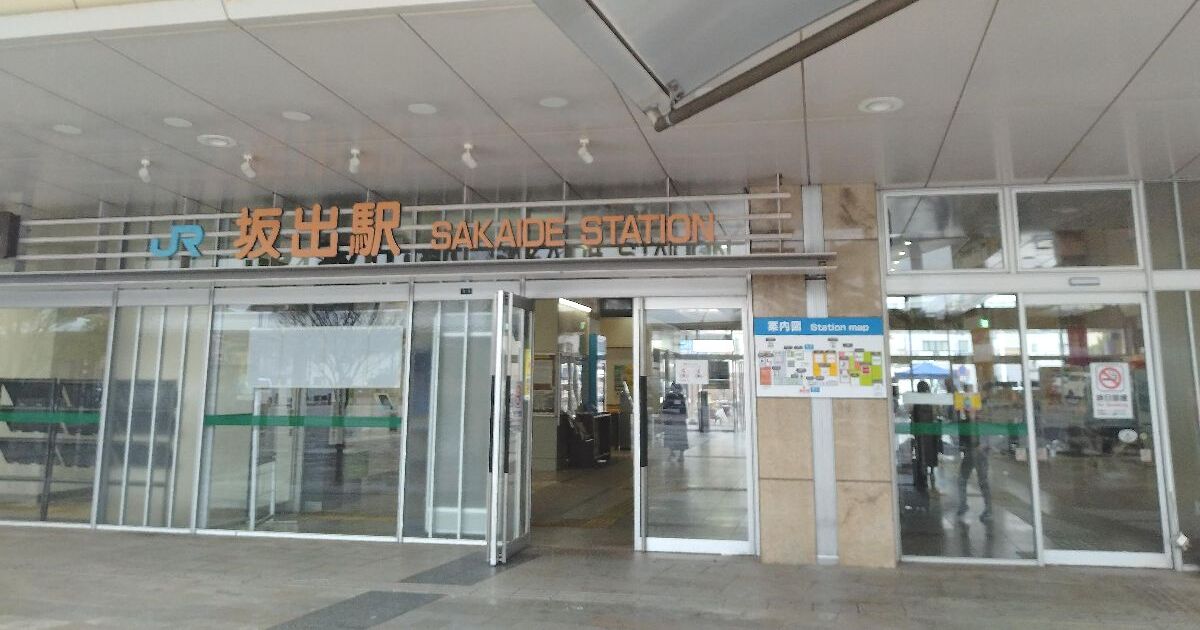 坂出市元町、JR予讃線の坂出駅（1日あたりの乗降人員数8,428人／2021年）