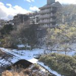 仙台市青葉区、広瀬川に架かる牛越橋周辺の冬の風景