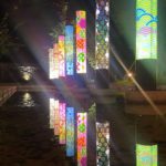 新発田市月岡温泉、美しい和柄の行灯が約50本並ぶ庭園、月あかりの庭