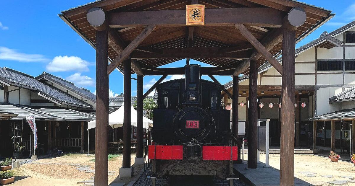 下関市豊田町、道の駅 蛍街道西ノ市で展示されている旧長門鉄道の蒸気機関車