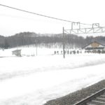 信濃町富濃、しなの鉄道北しなの線、古間駅から見る冬の雪景色