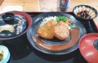 新宮町相島の人気店、丸山食堂のハート型、ラブ♡コロッケ定食