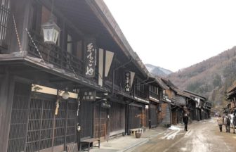 塩尻市、中山道の宿場町としての景色が残る奈良井宿