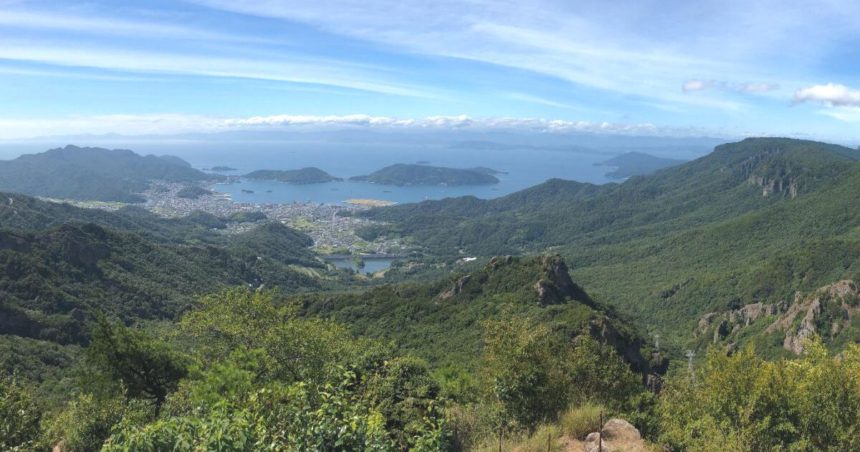 小豆島町寒霞渓、寒霞渓山頂展望台から見える瀬戸内海の風景