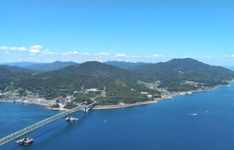 周防大島町、飯の山展望台から望む柳井市と大島大橋の風景