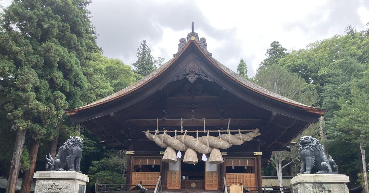 下諏訪町に位置する諏訪大社は全国に約25,000ある諏訪神社の総本社。下社秋宮の風景