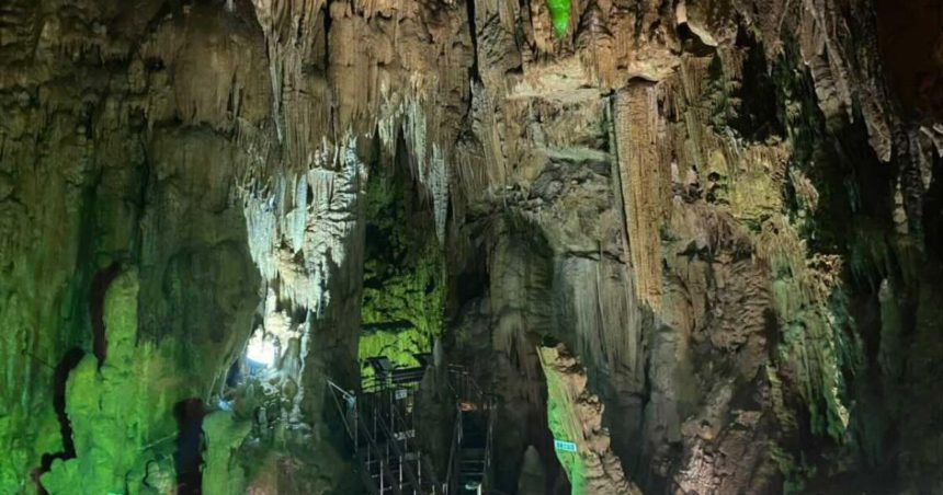 田村市滝根町、国の天然記念物にも指定されている全長約600mのあぶくま洞（入水鍾乳洞）