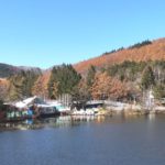 立科町芦田、白樺リゾートから見える白樺湖と紅葉の風景