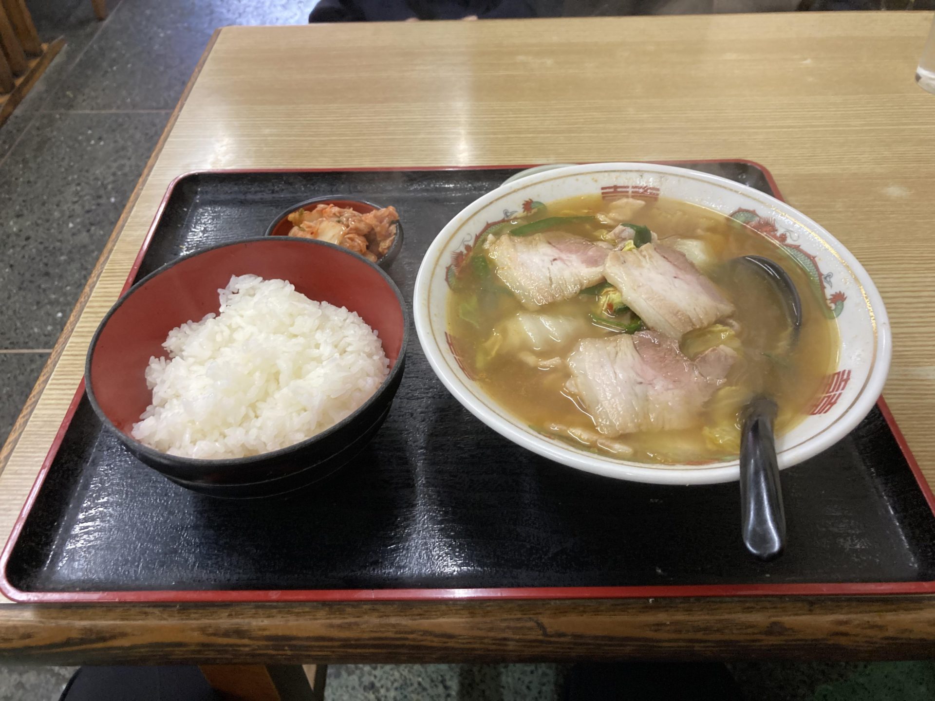天理市田井庄町、スタミナチャーシュー麺定食が人気のさかえ食堂