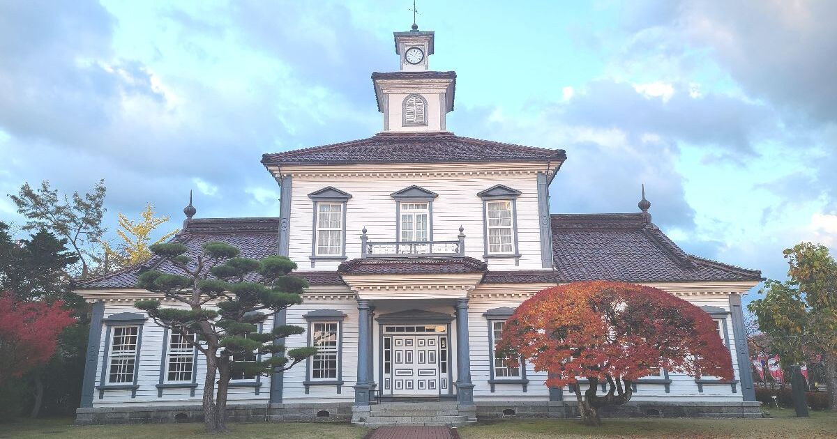 鶴岡市家中新町、1881年に建てられた庄内随一のルネサンス風擬洋風建築で、国の重要文化財にもなっている旧西田川郡役所