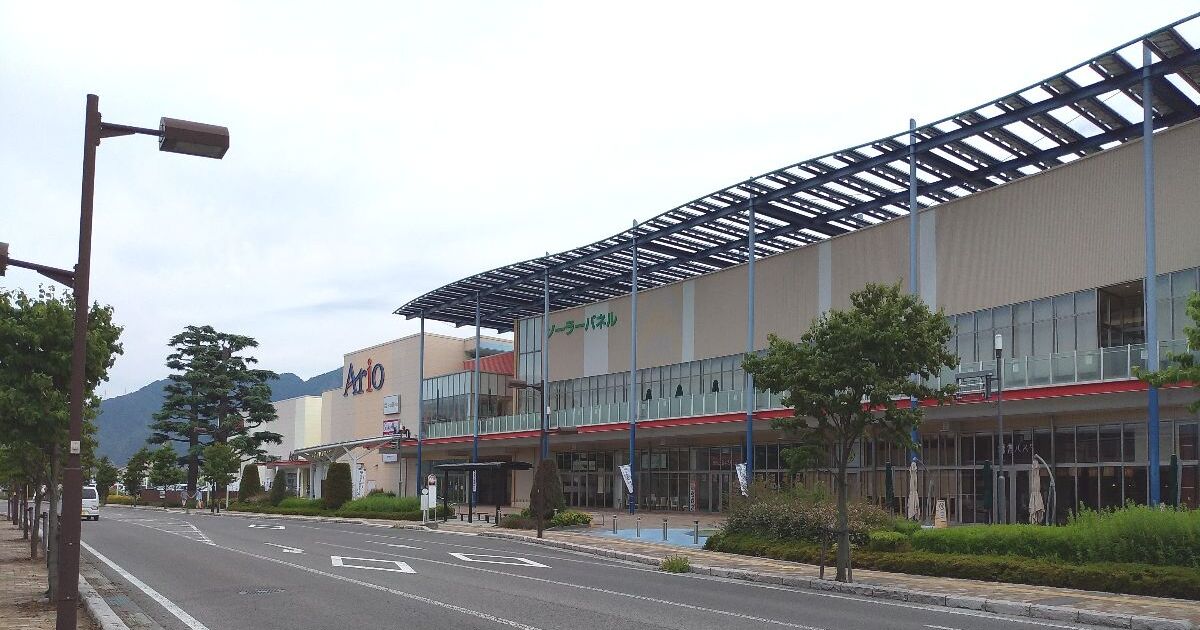 上田市天神3丁目、約70の専門店が集まる複合商業施設、アリオ上田