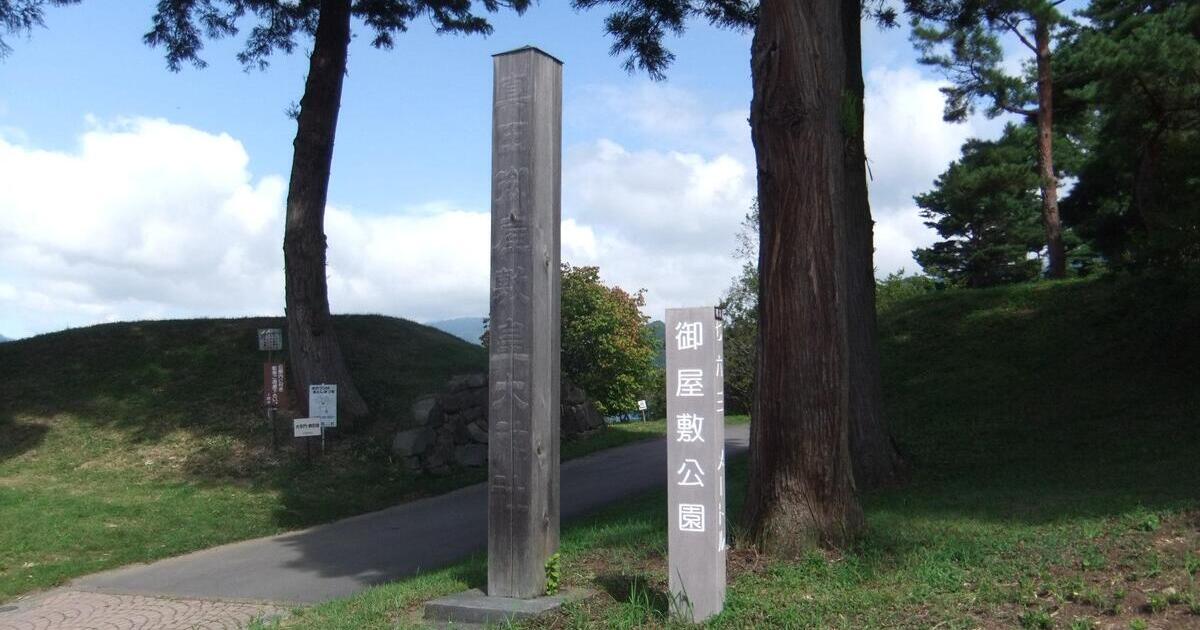 上田市真田町、真田氏館跡が整備され、つつじの名所になっている御屋敷公園