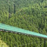 八女市矢部村、秘境杣の里渓流公園、全長約150mの杣の大吊橋