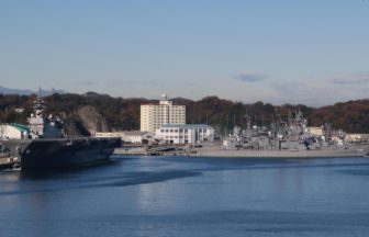 横須賀市、横須賀港から見える艦艇
