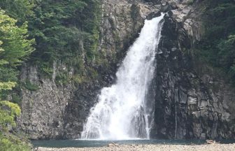 由利本荘市鳥海町、日本の滝百選にも選ばれている法体の滝