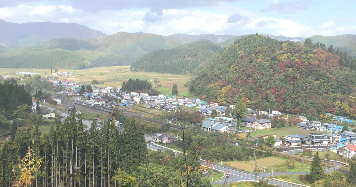 湯沢市郊外の自然豊かな風景