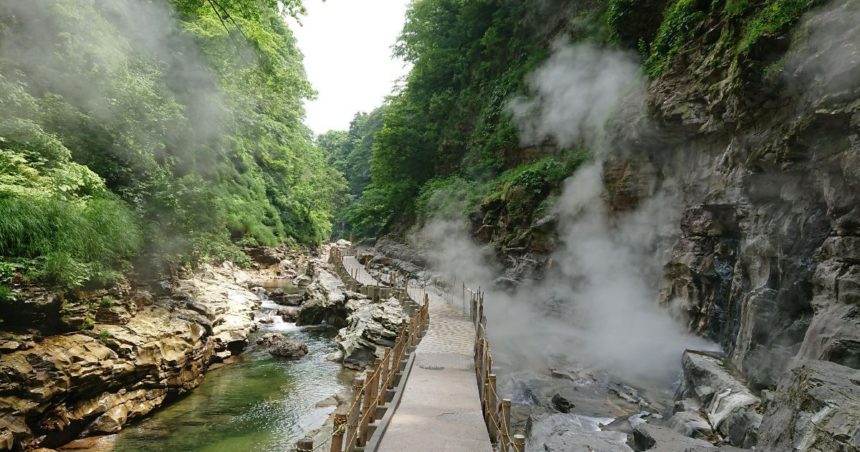 湯沢市、小安峡温泉にある大噴湯遊歩道