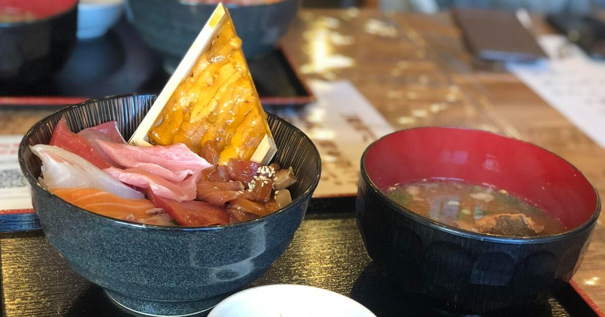 福岡市中央区長浜、博多豊一 長浜食堂の人気メニュー、スーパー海鮮丼