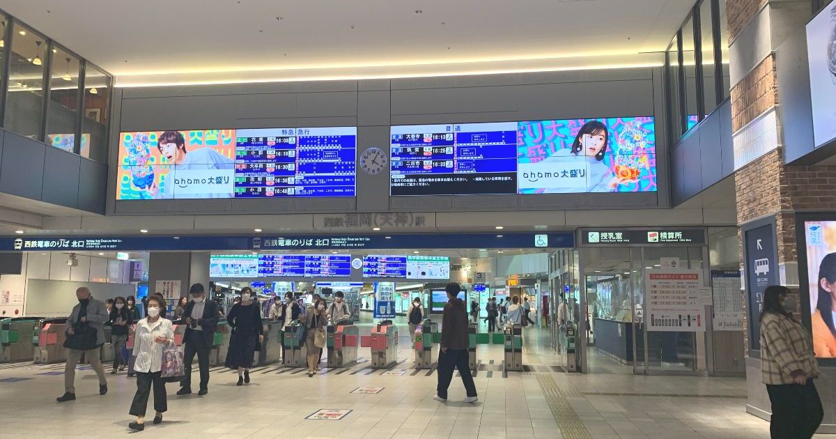 福岡市中央区天神、西鉄福岡(天神)駅の改札口風景