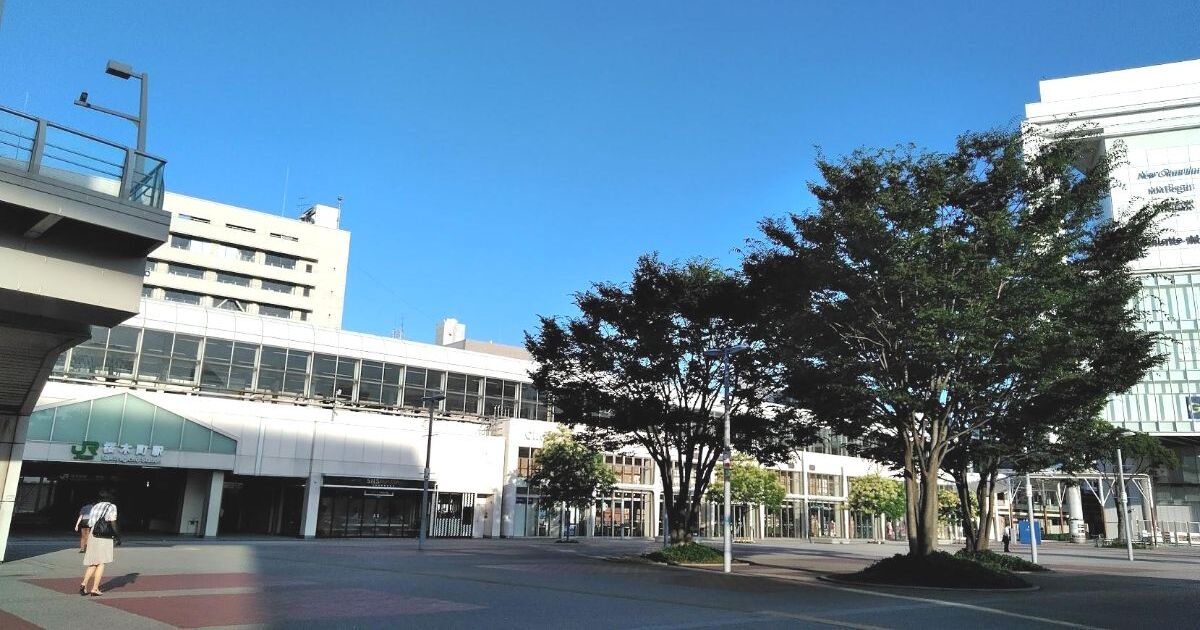 横浜市中区桜木町、みなとみらいエリア、JR桜木町駅前の風景