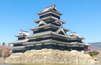 長野県松本市が誇る名城、国宝の松本城