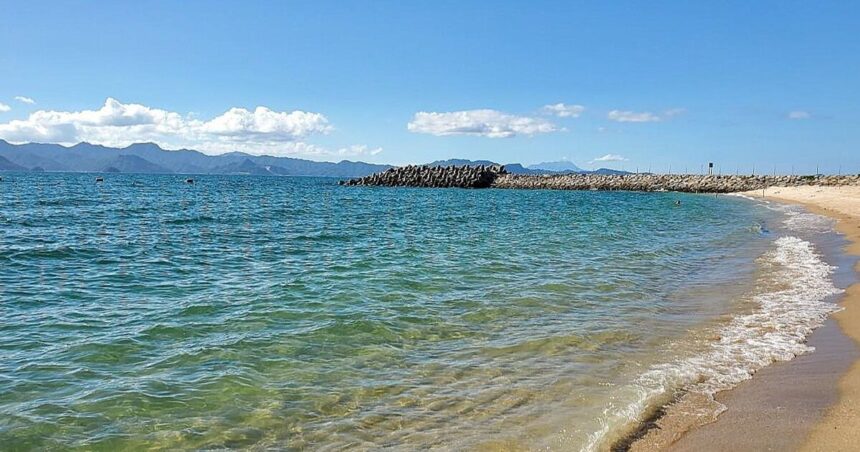 芦北町田浦町、約530mものビーチが続き、バーベキューなども楽しめる御立岬海水浴場