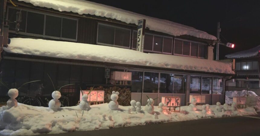 智頭町智頭、因幡街道のかつての宿場町で行われる、智頭宿雪まつりの風景