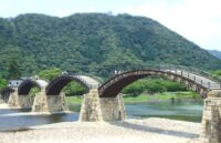 岩国市岩国、日本3名橋の1つに数えられ、5連の木造アーチ橋が稀有な美観を生み出しているスポット、錦帯橋