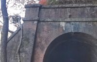 春日井市玉野町、明治時代の廃線跡のトンネル群であり、普段は非公開の紅葉の名所、愛岐トンネル群