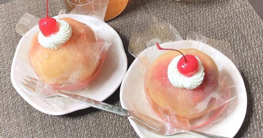 松伏町築比地、ユニークで個性的な洋菓子を生み出す人気店、空想菓子店 おかしさん 本店の桃のケーキ
