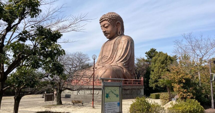 東海市荒尾町、実は奈良や鎌倉の大仏を超える大きさ、地元のシンボル的な存在でもある聚楽園大仏
