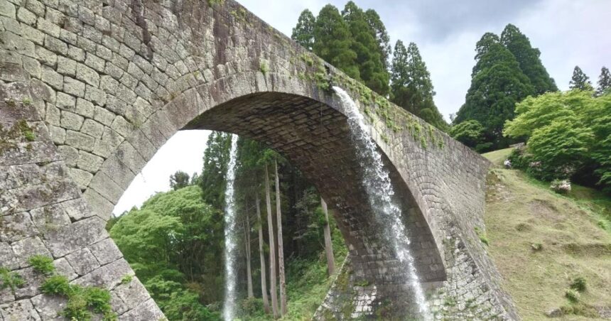 山都町長原、江戸時代に造られた国内最大級の水路橋、通潤橋（つうじゅんきょう）